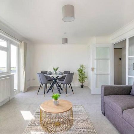 Large Sea View 2 Bedroom Sleeps 6 - Free Parking Bournemouth Ngoại thất bức ảnh