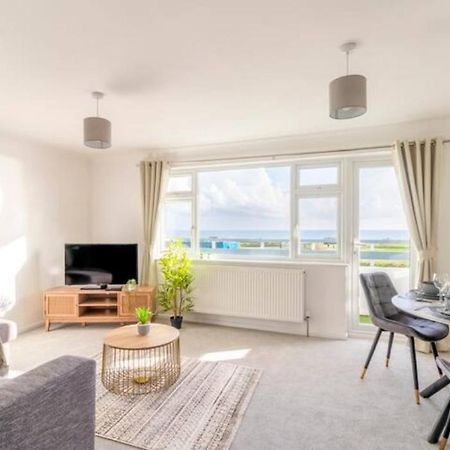 Large Sea View 2 Bedroom Sleeps 6 - Free Parking Bournemouth Ngoại thất bức ảnh
