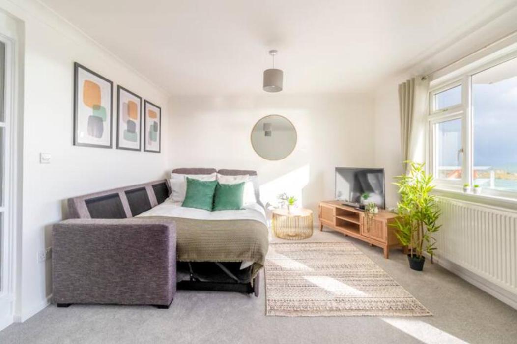 Large Sea View 2 Bedroom Sleeps 6 - Free Parking Bournemouth Ngoại thất bức ảnh