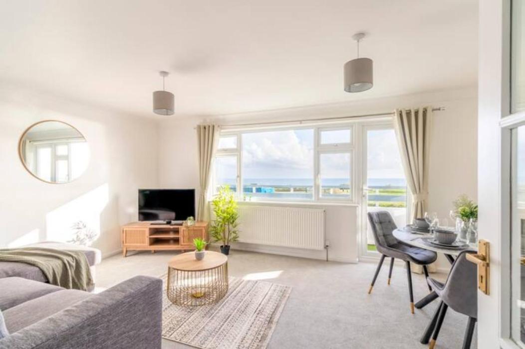 Large Sea View 2 Bedroom Sleeps 6 - Free Parking Bournemouth Ngoại thất bức ảnh