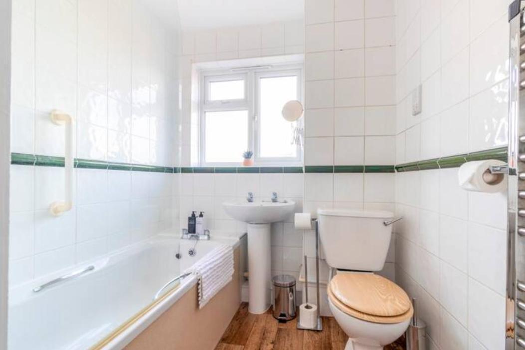 Large Sea View 2 Bedroom Sleeps 6 - Free Parking Bournemouth Ngoại thất bức ảnh