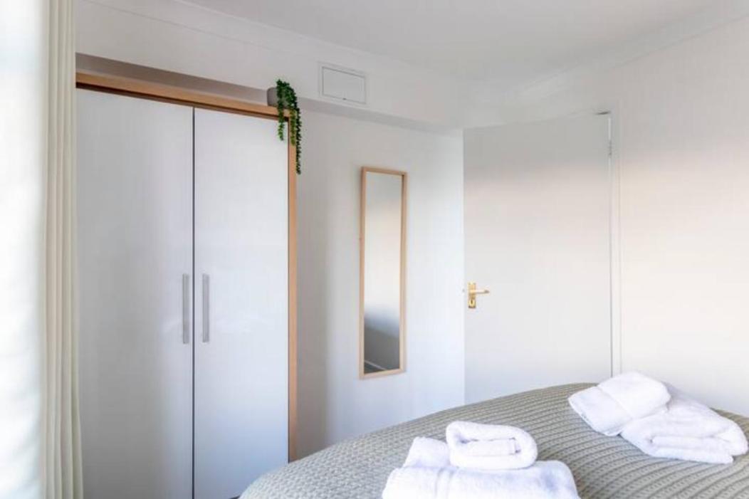Large Sea View 2 Bedroom Sleeps 6 - Free Parking Bournemouth Ngoại thất bức ảnh