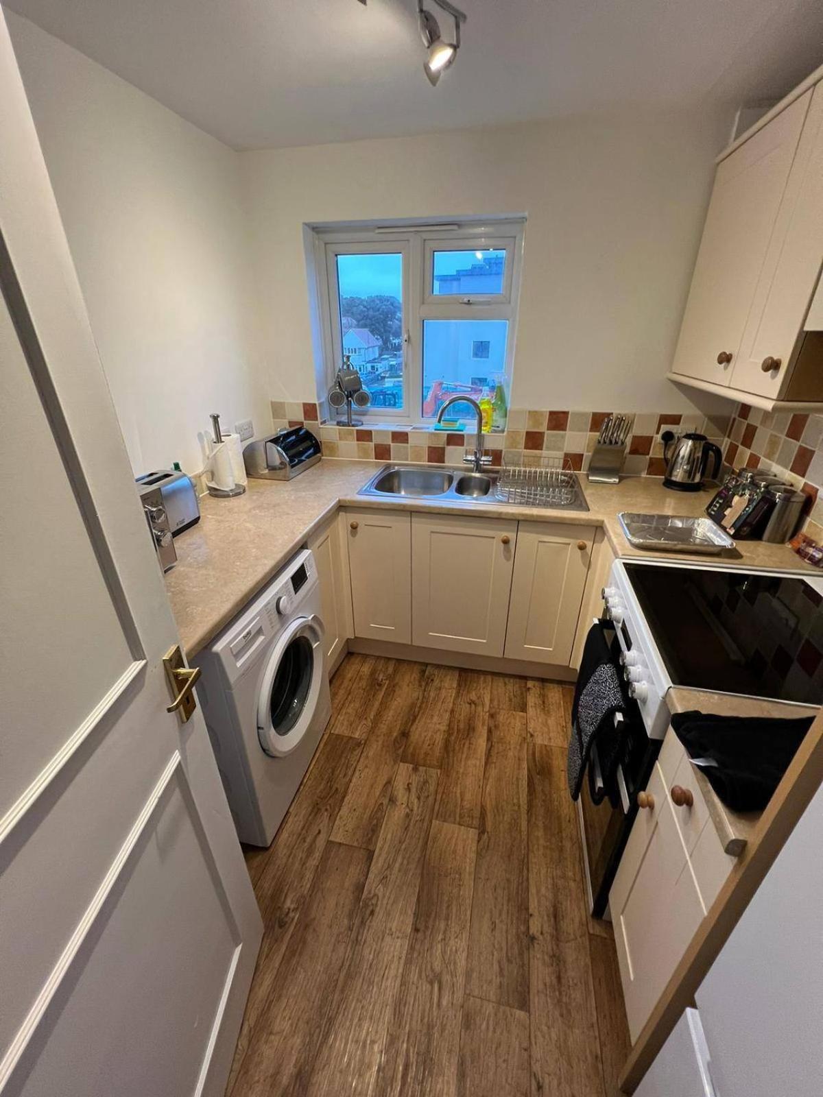 Large Sea View 2 Bedroom Sleeps 6 - Free Parking Bournemouth Ngoại thất bức ảnh